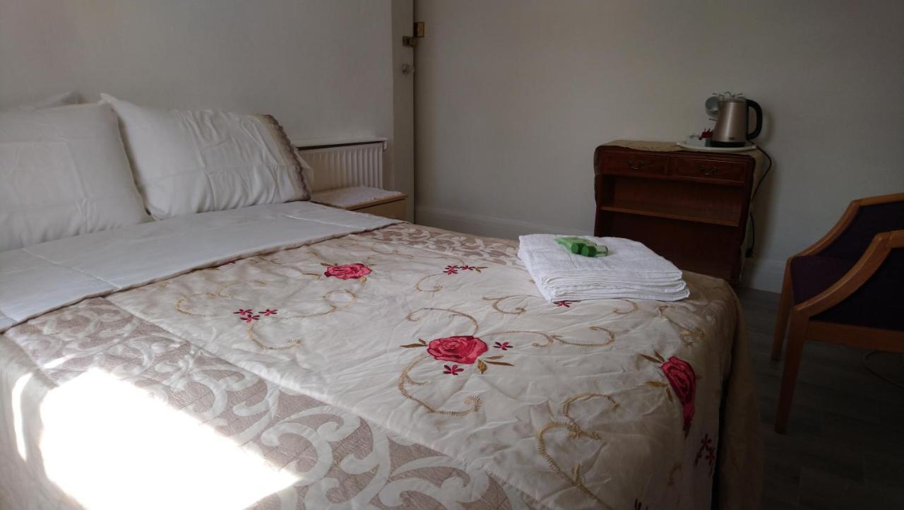 Renovated 4-Bed Home - Sleeps 9 - Parking - Spa Блэкпул Экстерьер фото